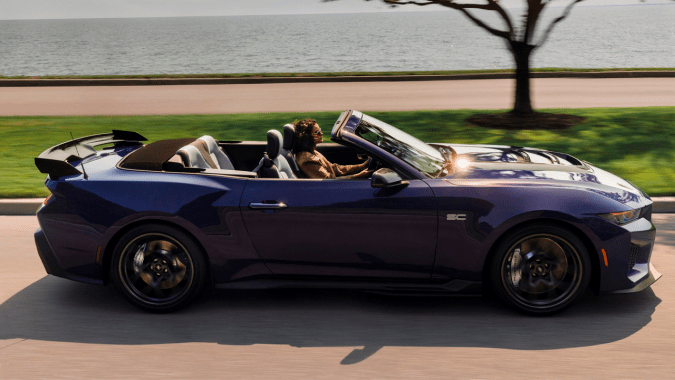 Ford quiso darle a sus seguidores un Mustang potente sin techo