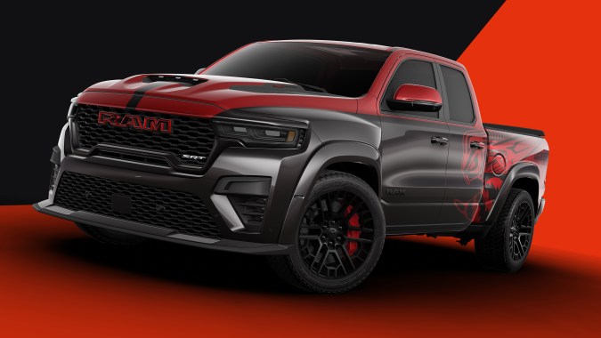 Ram 1500 Rumble Bee SRT 2027 y Ram 1500 SRT-10 2005 son protagonistas
