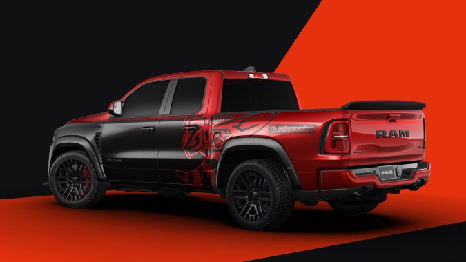 Ram 1500 Rumble Bee SRT 2027 y Ram 1500 SRT-10 2005 son protagonistas