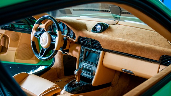 Indecent 009: un Porsche rescatado en las arenas de Kuwait