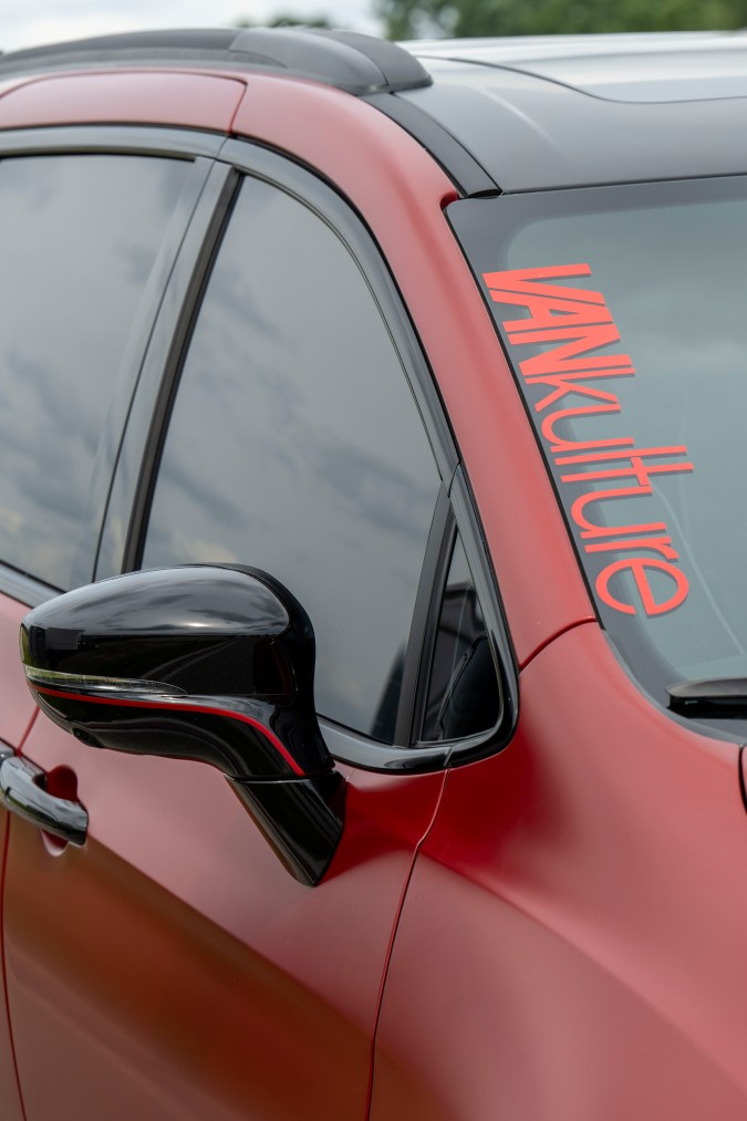 Chrysler presenta dos minivan Pacificas nivel extremo