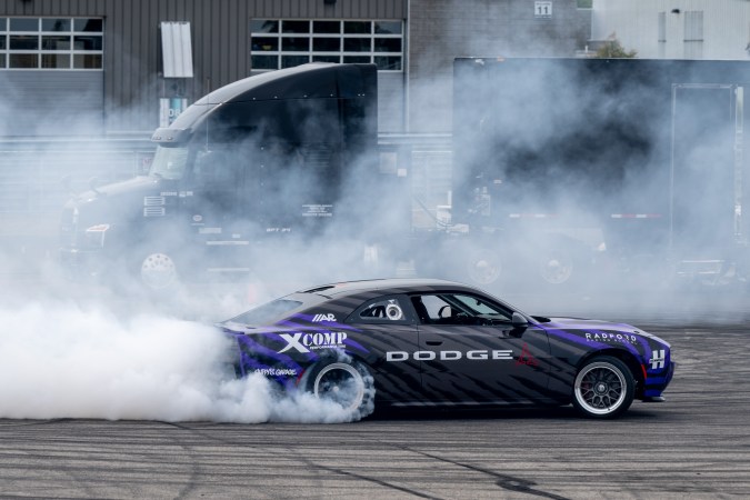 Dos Dodge Chargers, dos maneras diferentes de hacer drift
