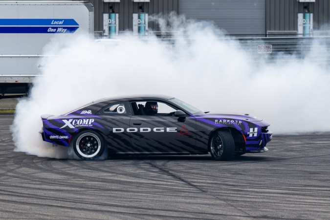 Dos Dodge Chargers, dos maneras diferentes de hacer drift