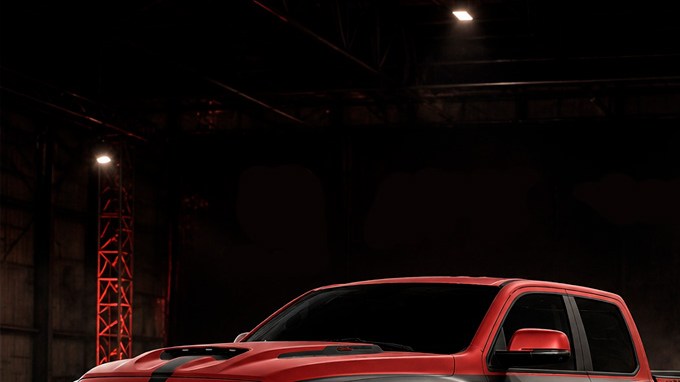 Ram 1500 Rumble Bee SRT 2027 y Ram 1500 SRT-10 2005 son protagonistas