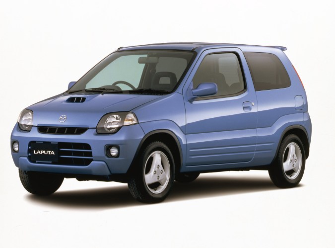 Mazda Laputa azul de 1999, vehículo compacto japonés mostrado en vista frontal sobre fondo blanco.