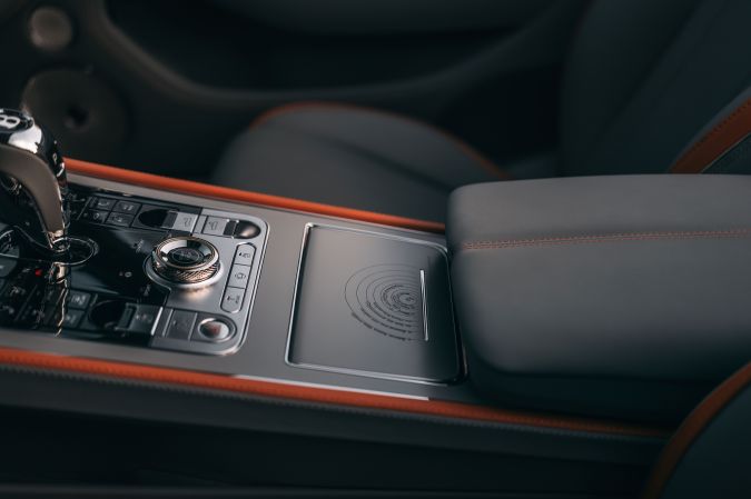 Bentley rinde homenaje a Nicolás Copérnico con esta colección exclusiva