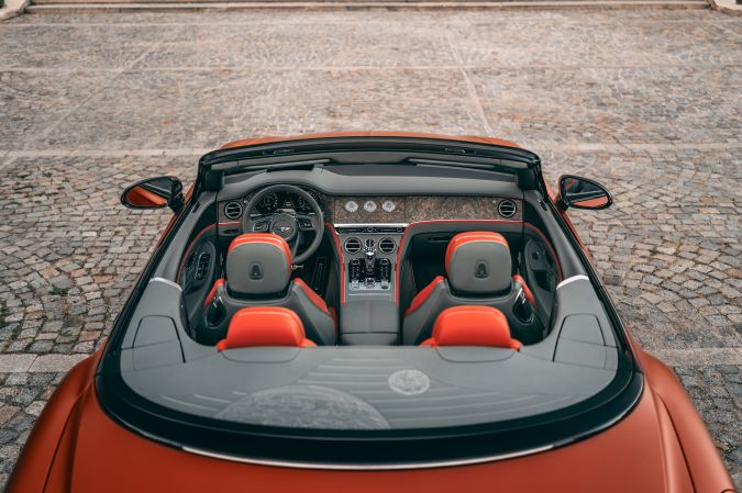 Bentley rinde homenaje a Nicolás Copérnico con esta colección exclusiva
