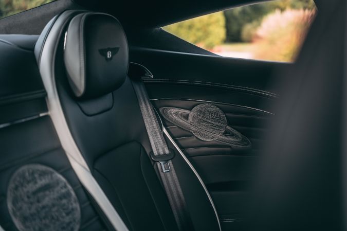 Bentley rinde homenaje a Nicolás Copérnico con esta colección exclusiva