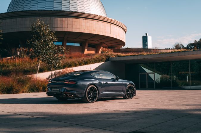 Bentley rinde homenaje a Nicolás Copérnico con esta colección exclusiva