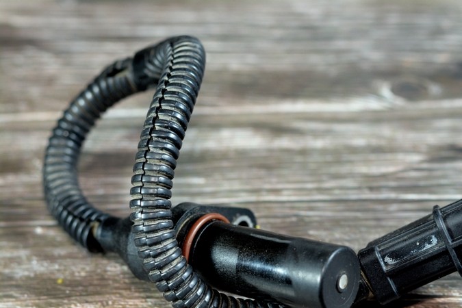 Sensor de posición del cigüeñal, sensor de cigüeñal (CKP), dispositivo electrónico utilizado en un motor de combustión interna, tanto gasolina como diésel, para supervisar la posición o la velocidad de rotación del cigüeñal