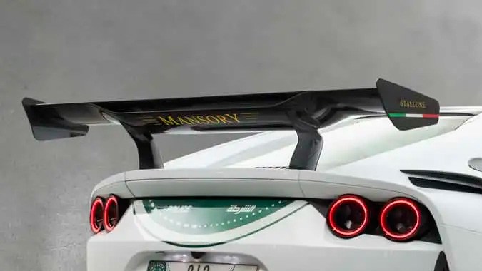La policía de Dubái estrena un Ferrari 812 Superfast modificado por Mansory