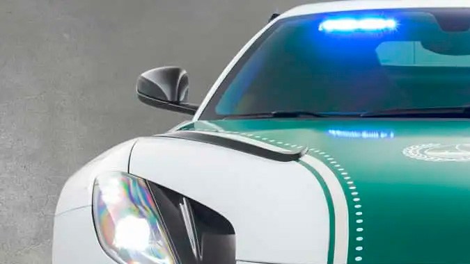 La policía de Dubái estrena un Ferrari 812 Superfast modificado por Mansory