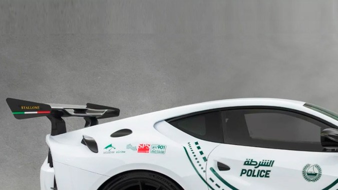 La policía de Dubái estrena un Ferrari 812 Superfast modificado por Mansory