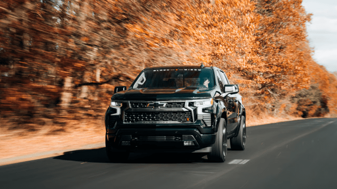 Fox Factory Silverado Black Widow SR se “come” el asfalto
