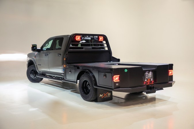 Ram Chassis Cab 2027 Night Edition le suma más agresividad