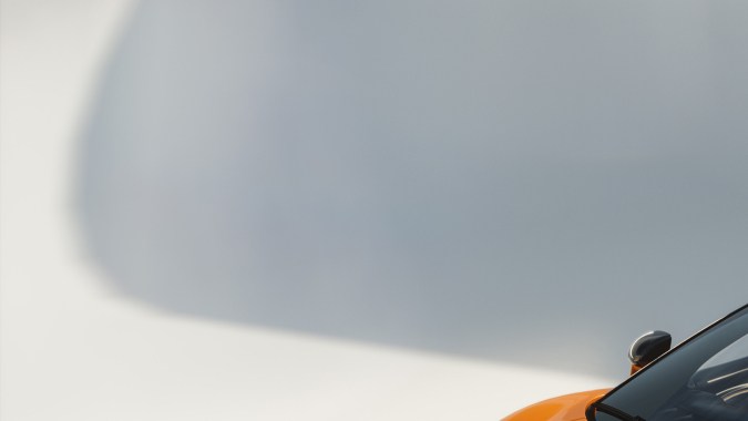 McLaren Artura Spider naranja y negro con livrea especial número 10 en estudio.