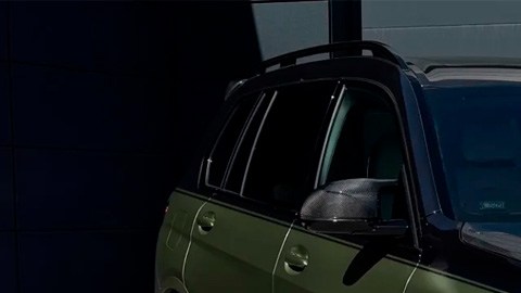 BMW X7 estrena un kit de fibra de carbono que lo resalta más