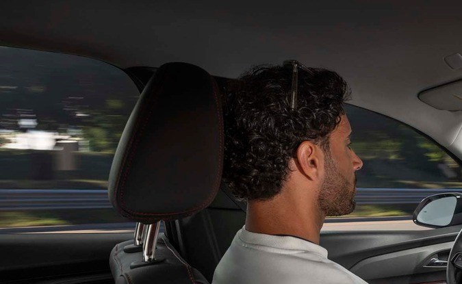 Interior del Bolt con pantallas y Super Cruise