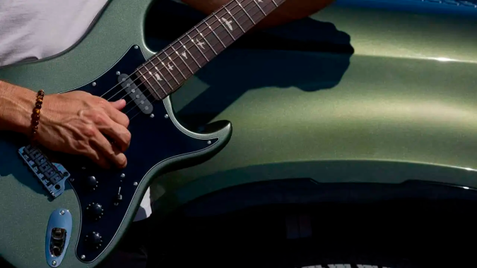 PRS y John Mayer presentan ocho guitarras inspiradas en Land Rover