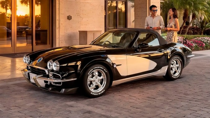 Mitsuoka LA1 es una joya para los amantes de los autos clásicos