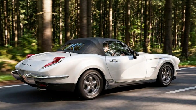 Mitsuoka LA1 es una joya para los amantes de los autos clásicos