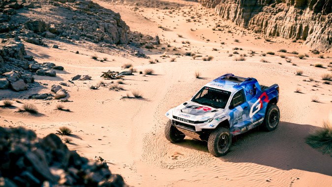 Toyota llevará un Hilux de hidrógeno al Dakar 2027