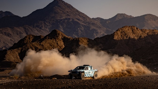 Toyota llevará un Hilux de hidrógeno al Dakar 2027
