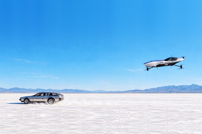 DeLorean entra en las carreras de carros voladores eléctricos