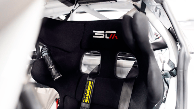 Manthey Racing celebra 30 años con dos Porsche de competición al límite