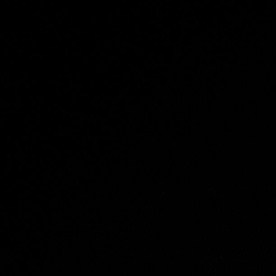 Vista desde el auto de una autopista de noche con haz de faros adaptativos y zona oscurecida.