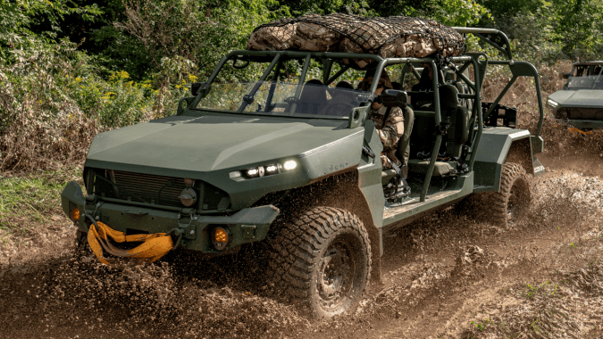 GM Defense presenta una Silverado militar autónoma
