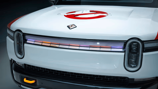 Rivian R1 recibe un modo Halloween inspirado en Ghostbusters