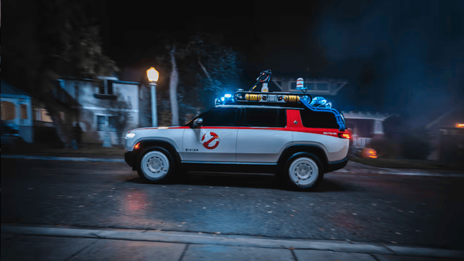 Rivian R1 recibe un modo Halloween inspirado en Ghostbusters