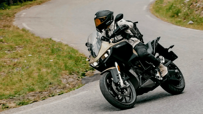 Zero Motorcycles bate el récord mundial con 271 millas recorridas con una moto eléctrica