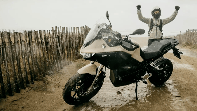 Zero Motorcycles bate el récord mundial con 271 millas recorridas con una moto eléctrica