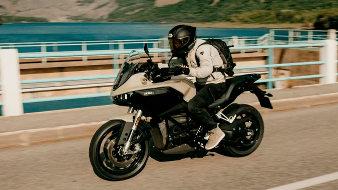 Zero Motorcycles bate el récord mundial con 271 millas recorridas con una moto eléctrica